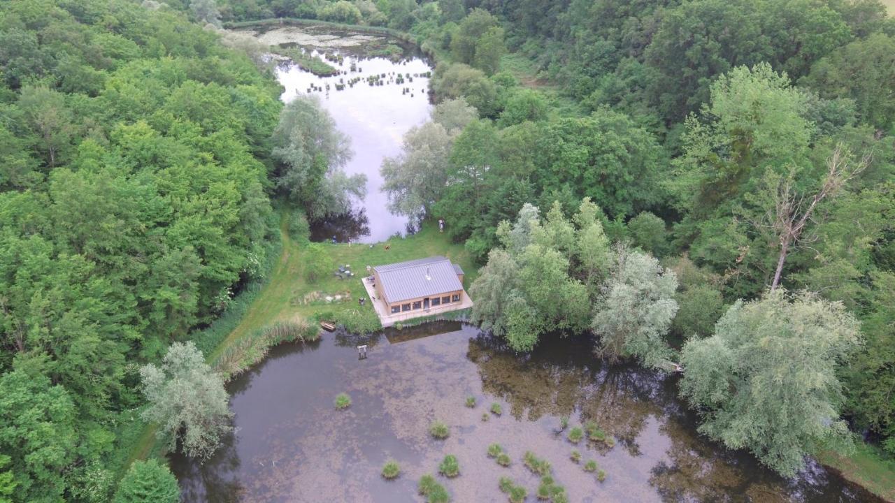La Cabane Du Pont Du Douet Mazières-de-Touraine 外观 照片