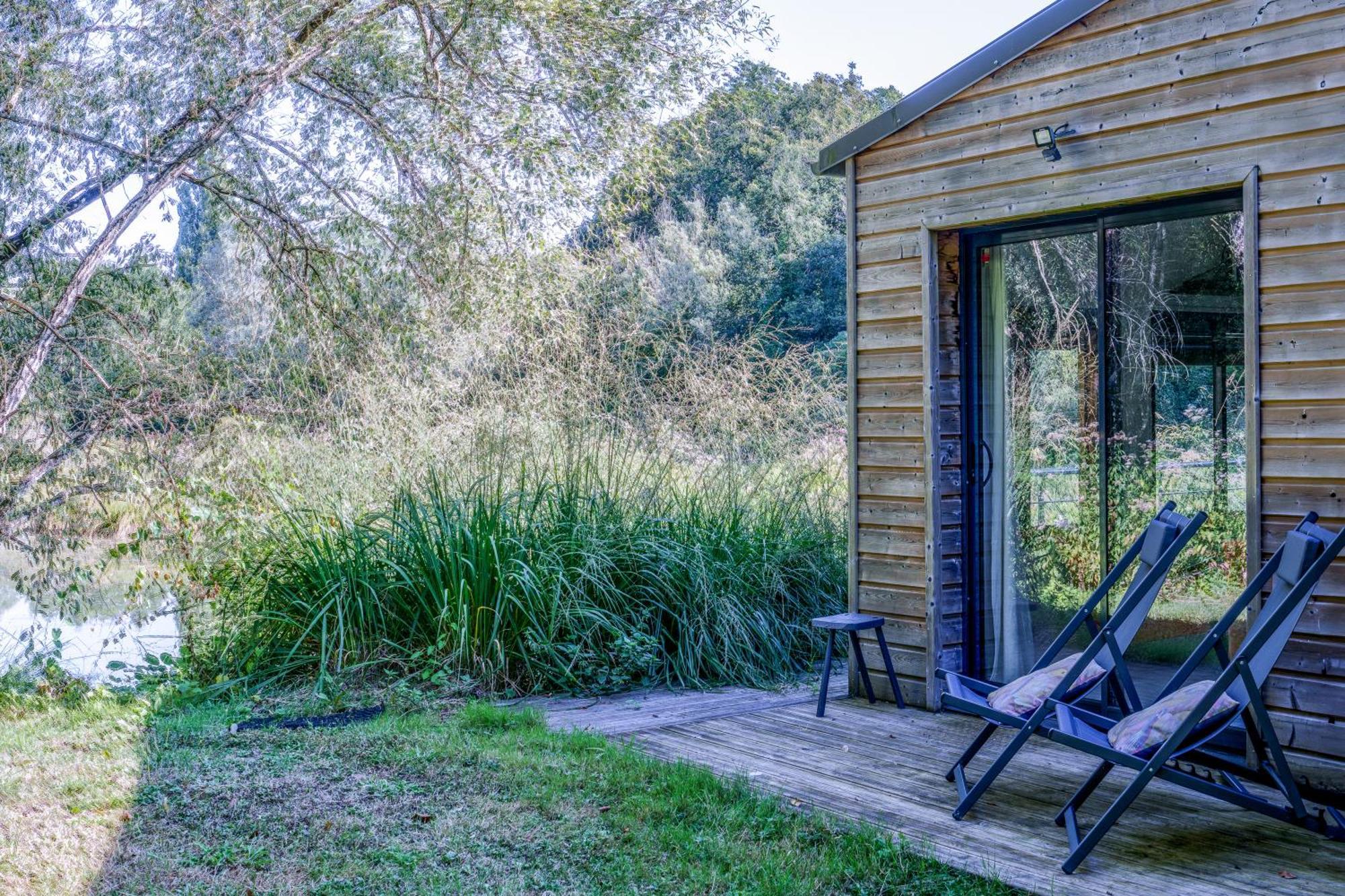 La Cabane Du Pont Du Douet Mazières-de-Touraine 外观 照片
