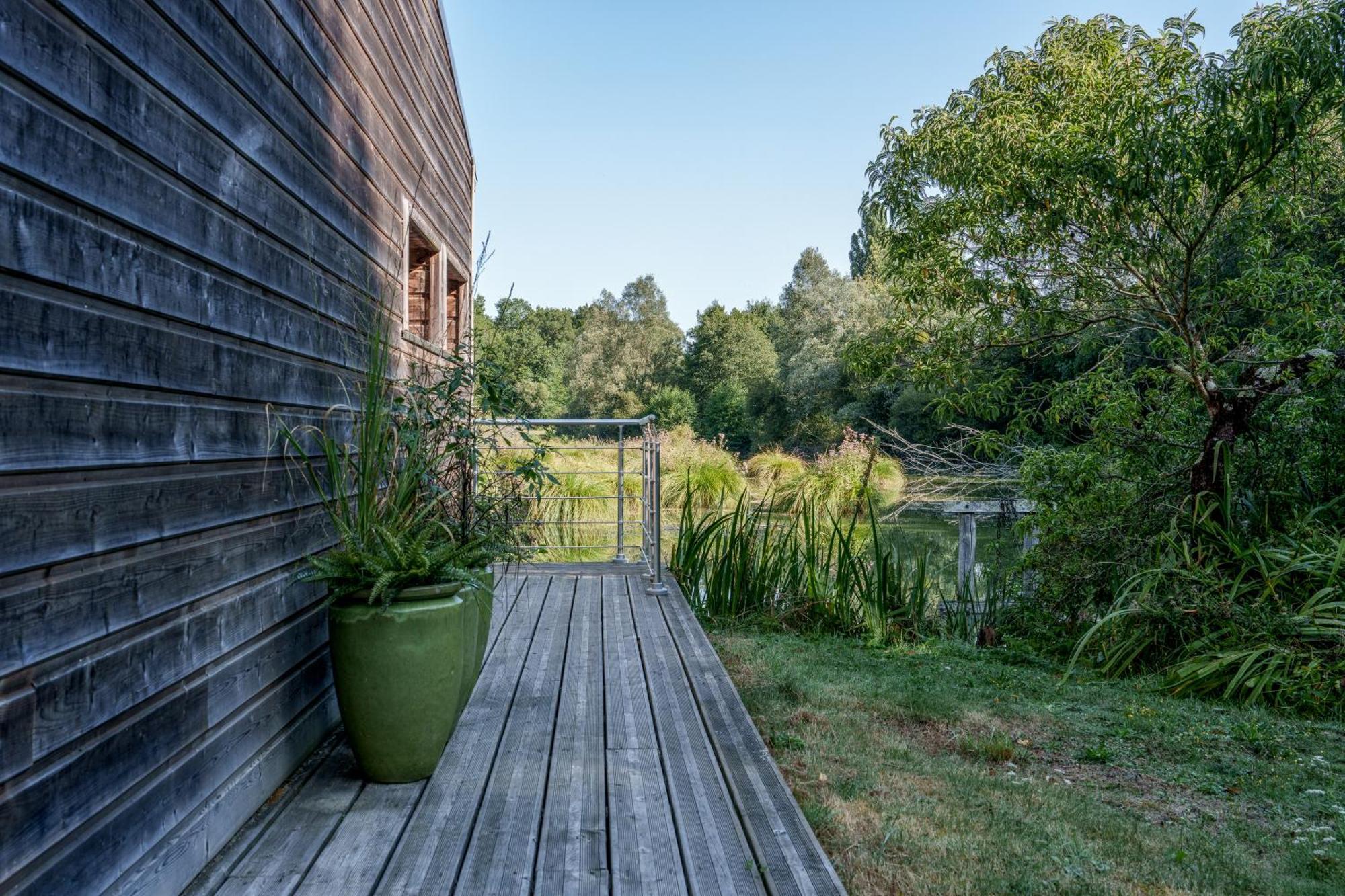 La Cabane Du Pont Du Douet Mazières-de-Touraine 外观 照片
