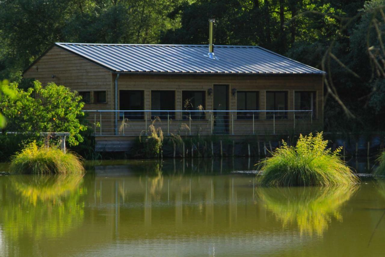 La Cabane Du Pont Du Douet Mazières-de-Touraine 外观 照片